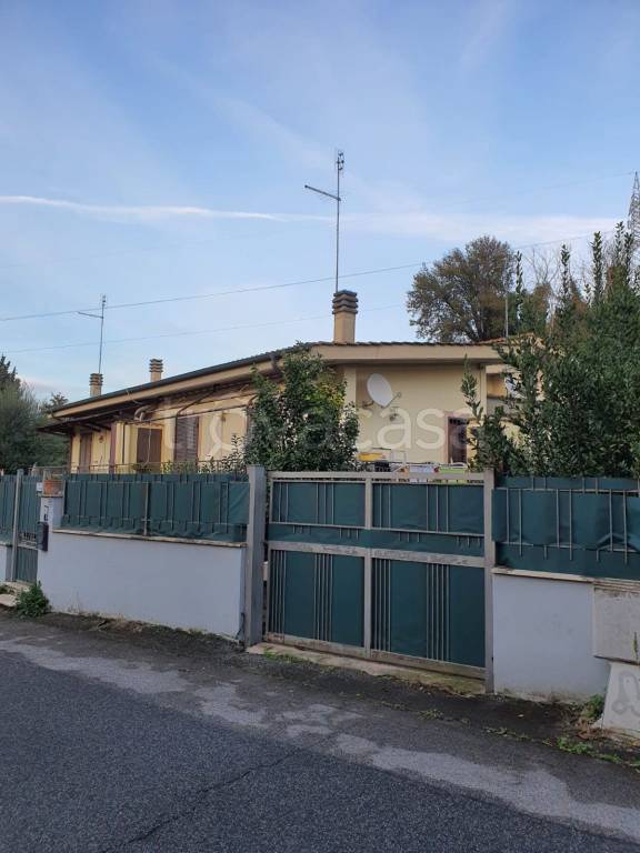 Villa Bifamiliare in vendita a Guidonia Montecelio via Svetonio