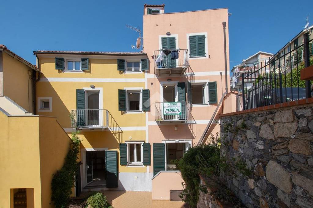 Appartamento in vendita a Magliolo via s. Bernardo, 10