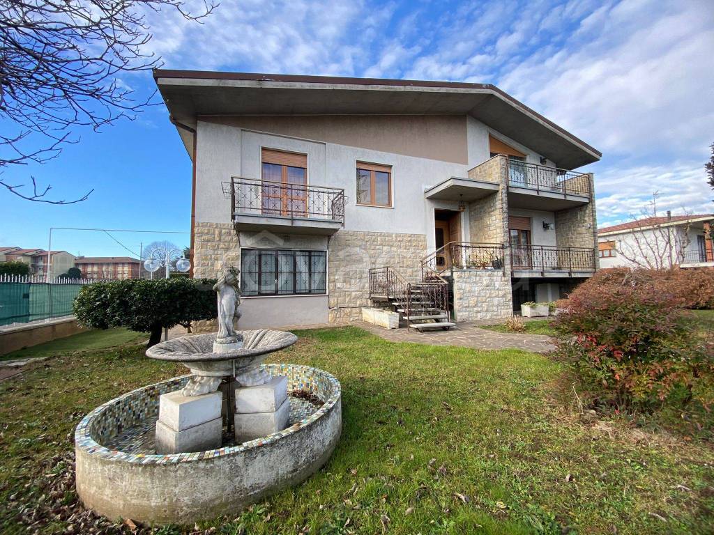 Villa in vendita a Capriate San Gervasio via Genova