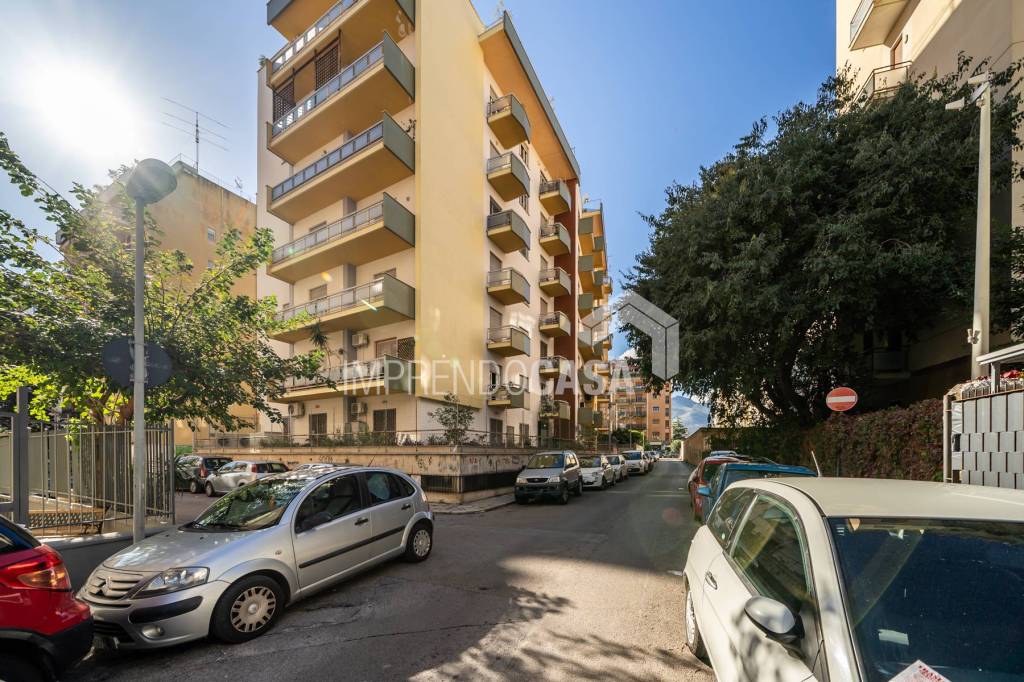 Appartamento in vendita a Palermo via Umberto Giordano, 73b