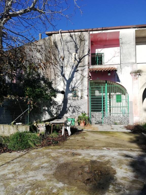 Casa Indipendente in vendita a Piana di Monte Verna sp333