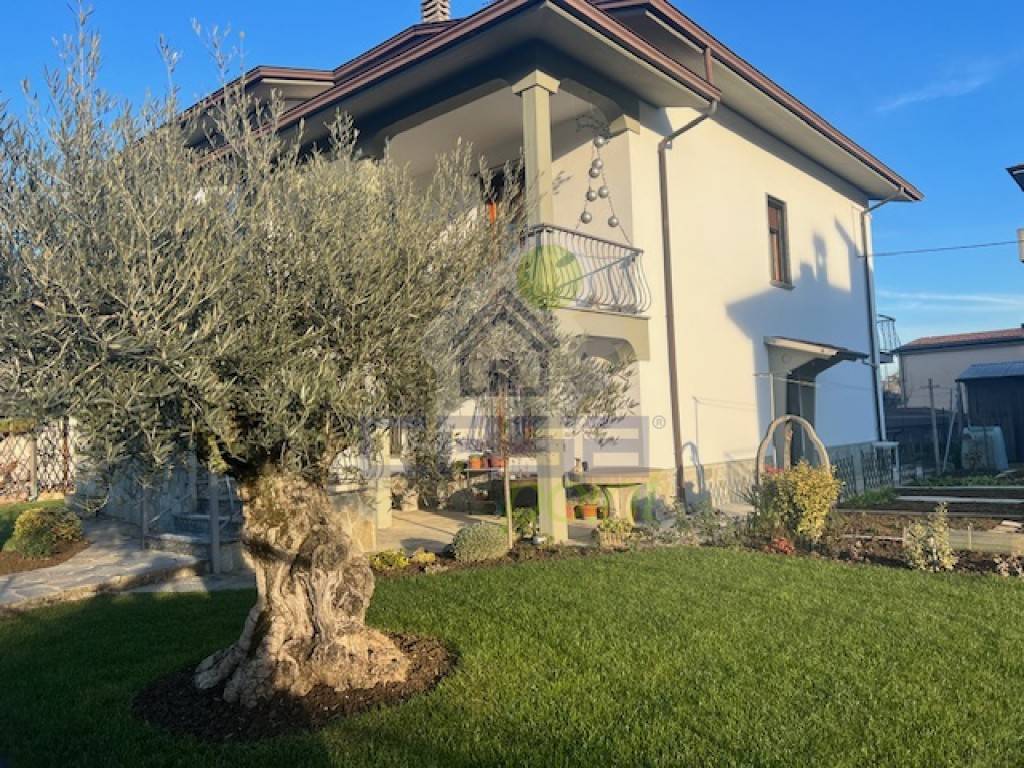 Villa in vendita a Castel San Giovanni via magellano