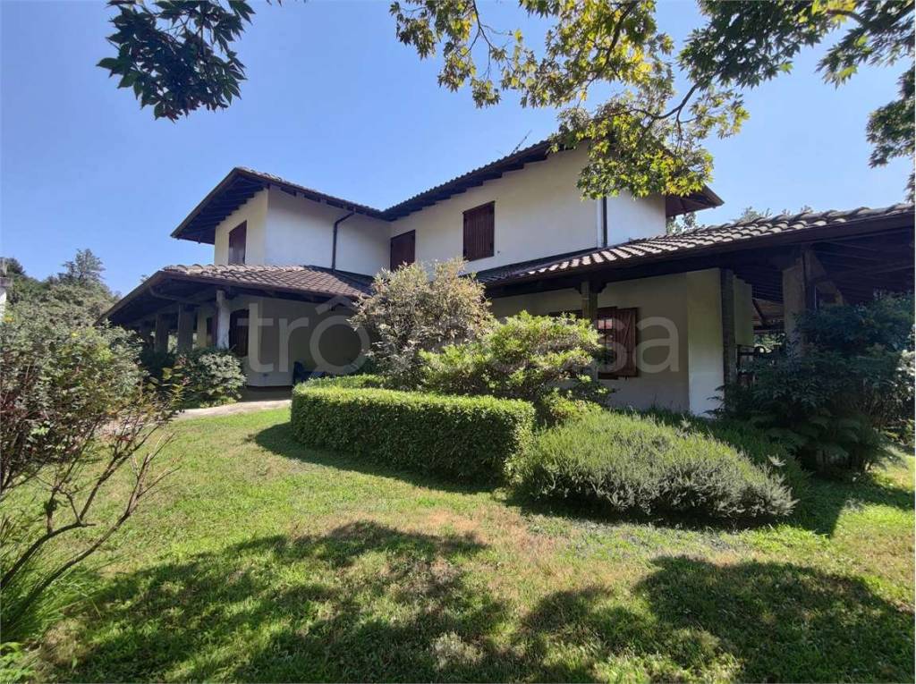 Villa in vendita a Mergozzo via Gioacchino Rossini