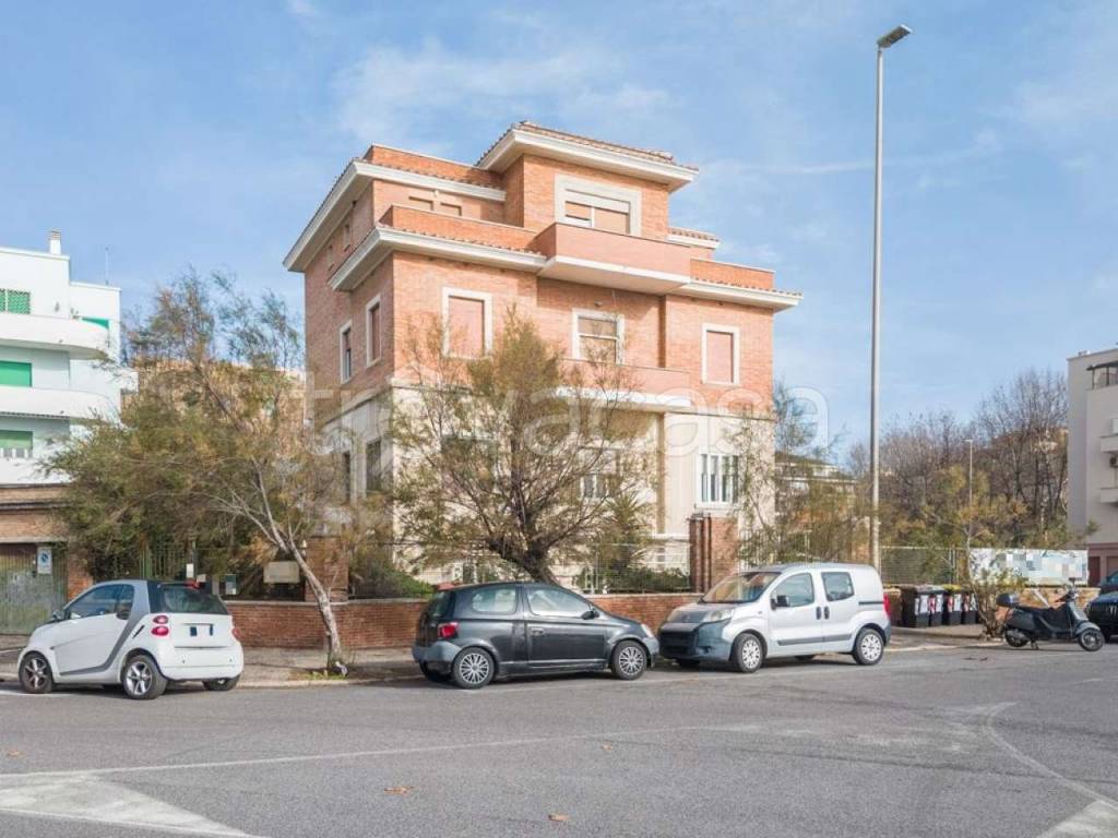 Appartamento in vendita a Roma via Capo Corso