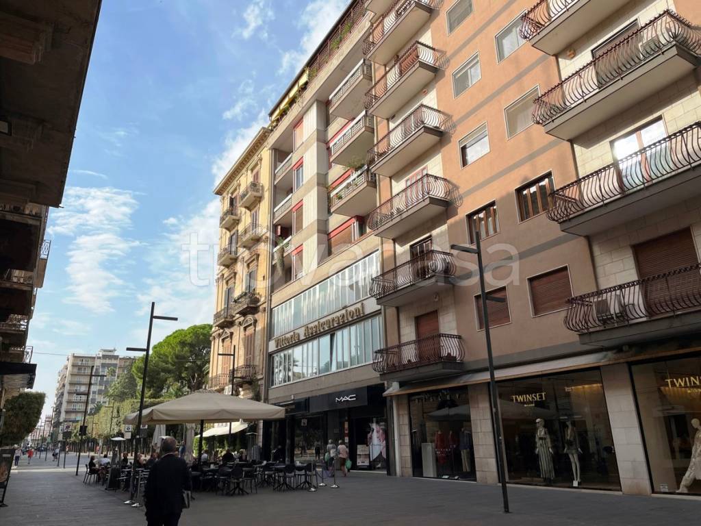 Appartamento in affitto a Bari via Sparano , 125