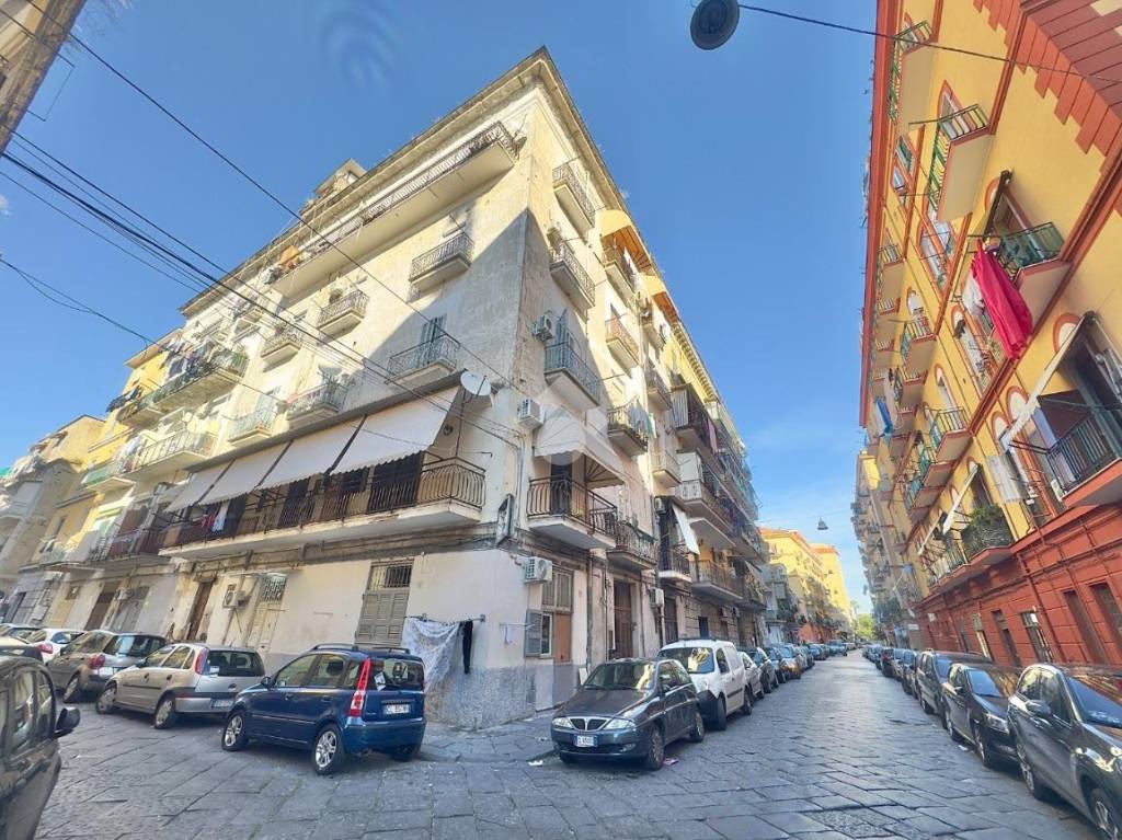 Appartamento in vendita a Napoli via Camillo Porzio, 52