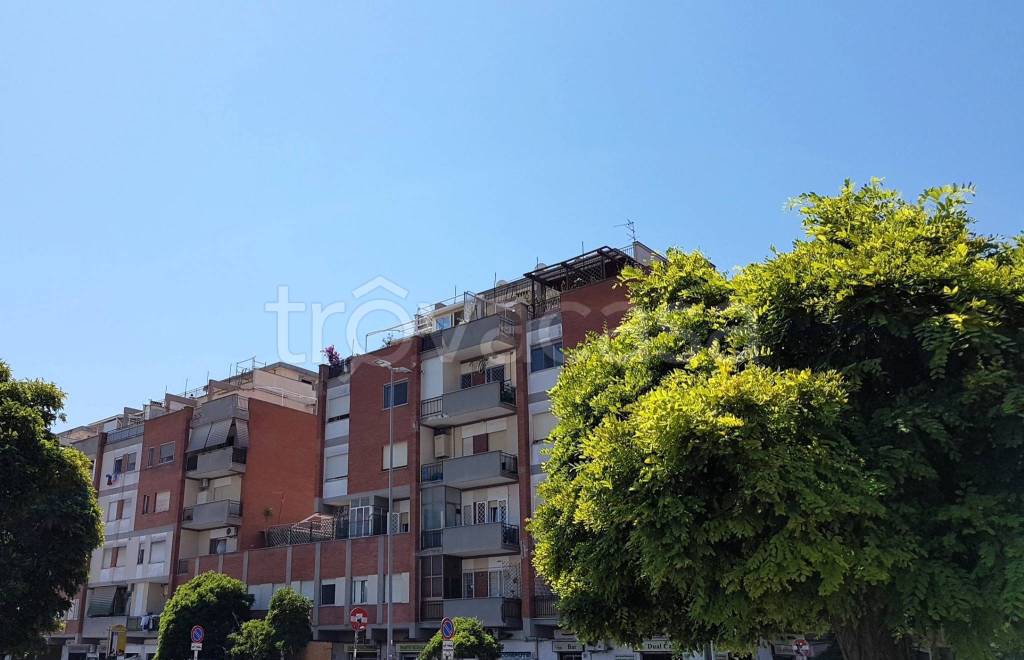 Appartamento in vendita a Roma via Capo Spartivento