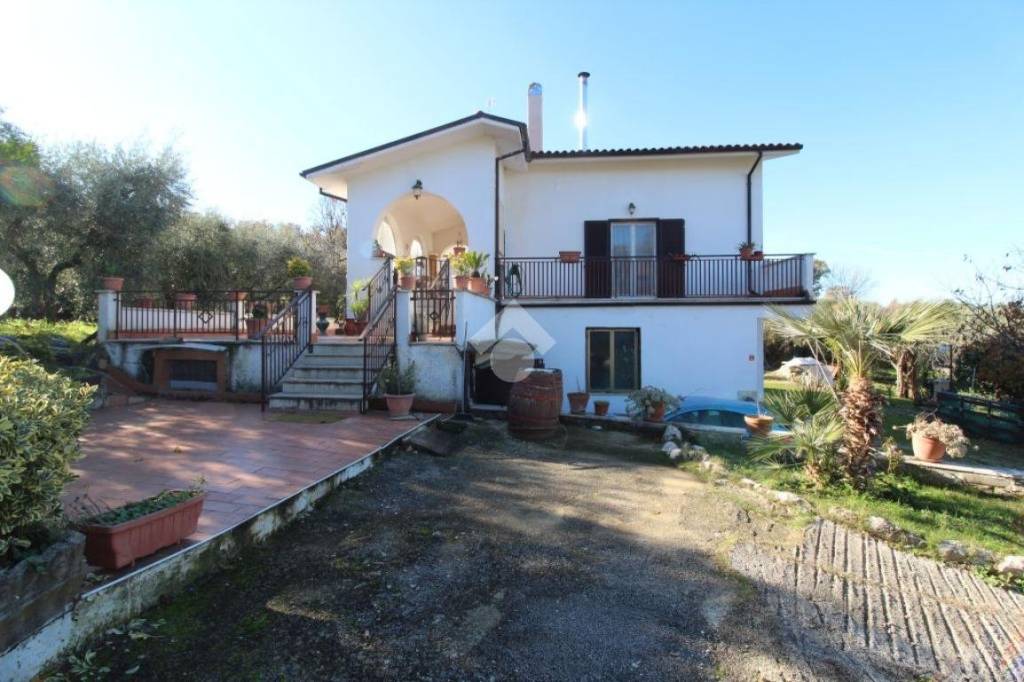 Villa in vendita a Poggio Nativo via casale, 11