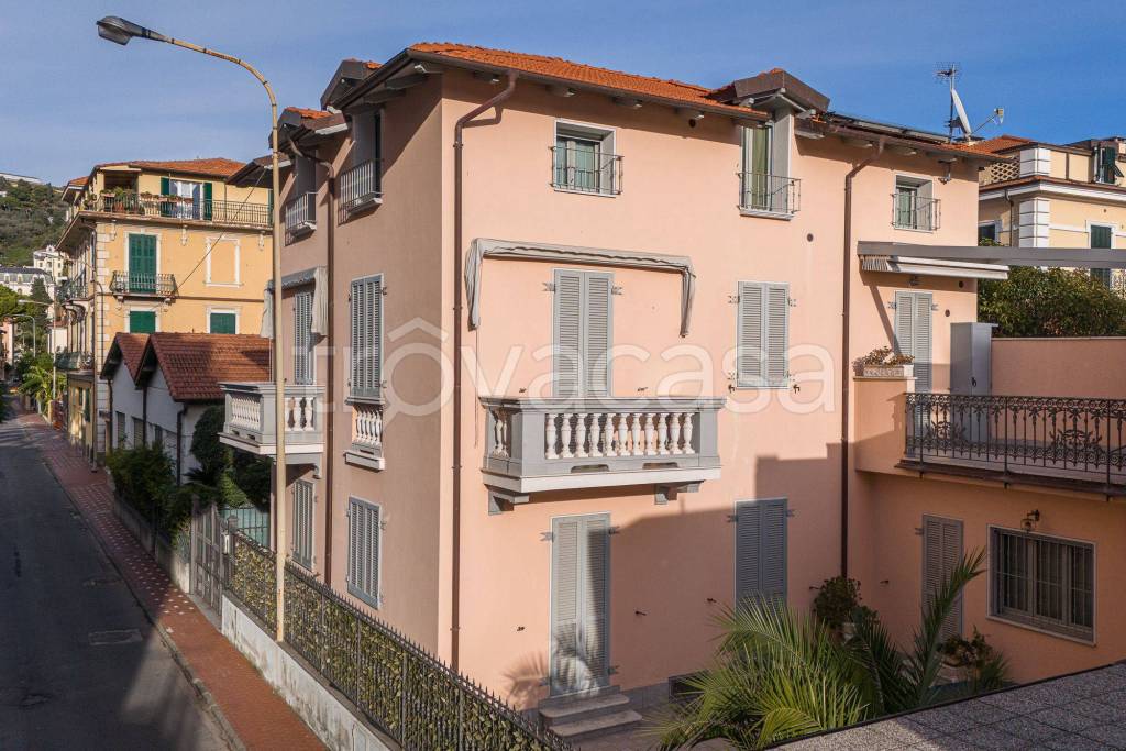 Appartamento in vendita a Bordighera via Roberto, 26