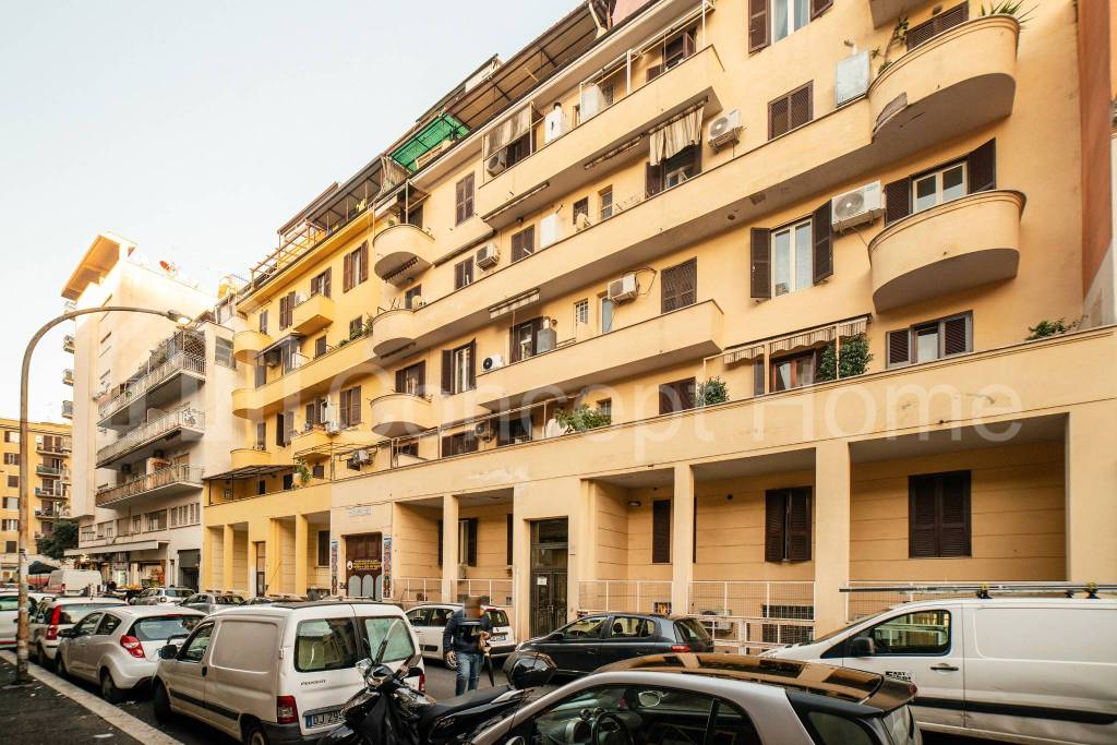 Appartamento in vendita a Roma via Gabrio Serbelloni, 27