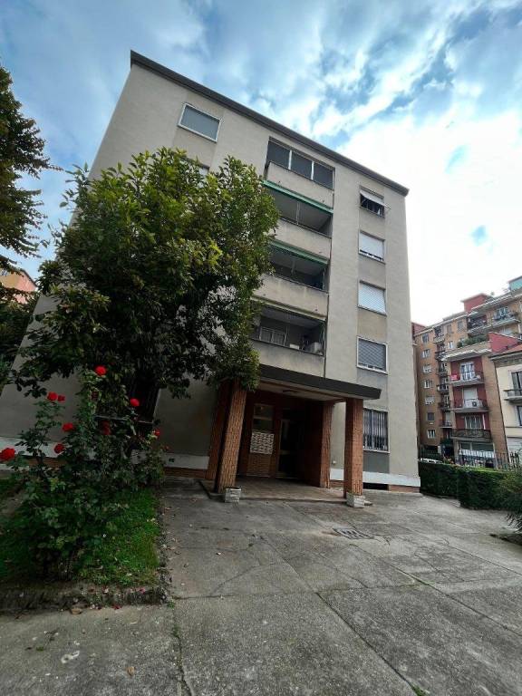 Appartamento in vendita a Milano via Ruggero Bonghi, 21