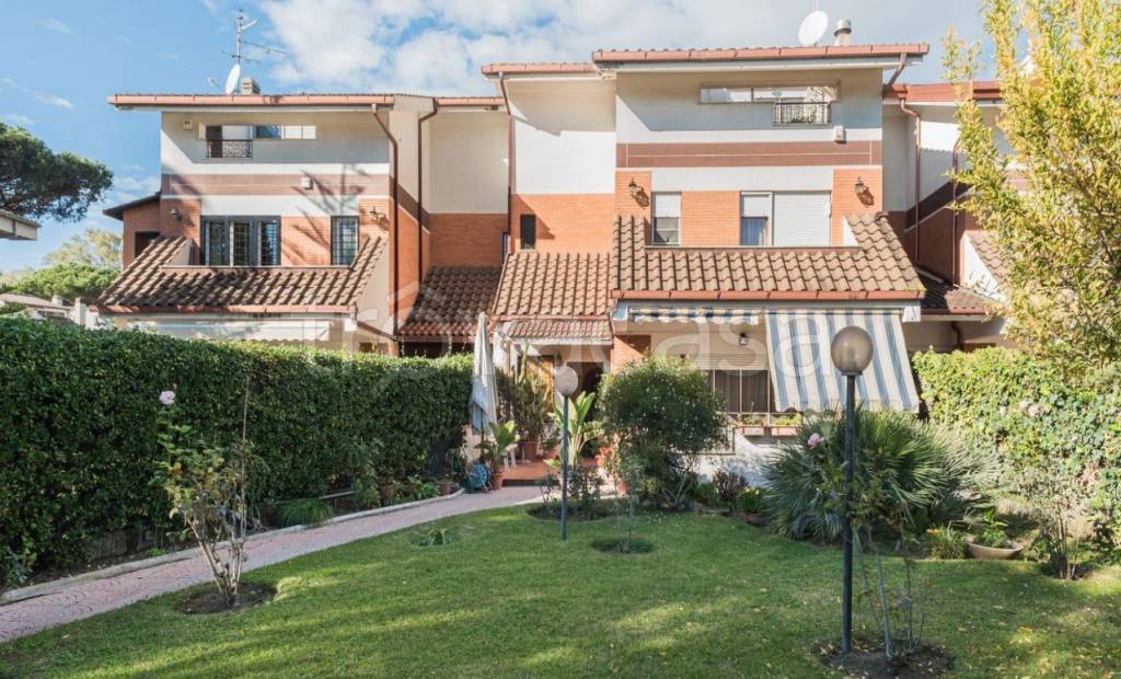 Villa Bifamiliare in vendita a Roma via Teosebio, 40