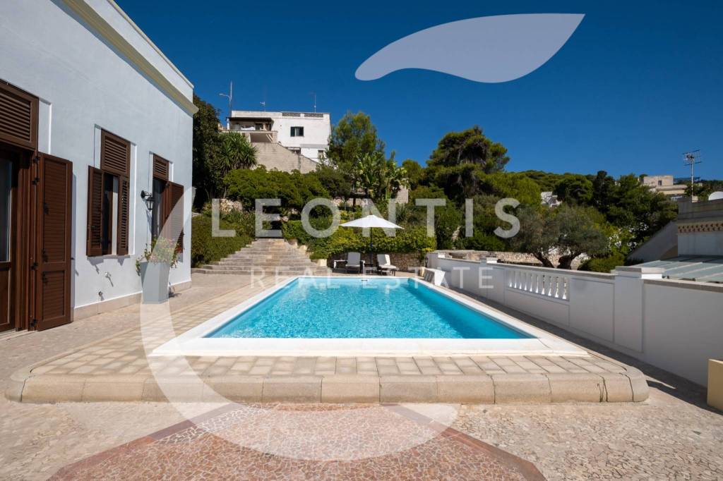 Villa in vendita a Santa Cesarea Terme via Umberto I, 42
