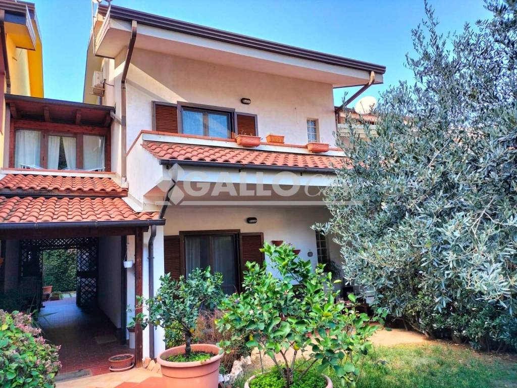 Villa Bifamiliare in vendita ad Aprigliano via Livatino, 12