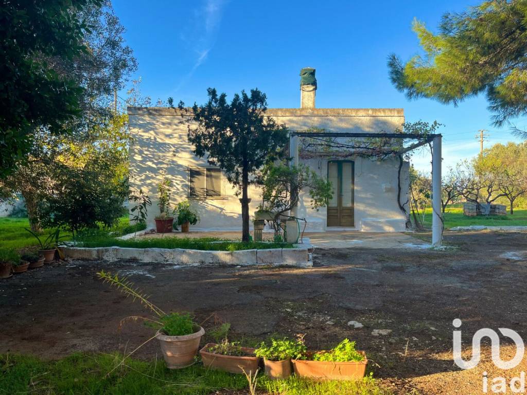 Casale in vendita a San Vito dei Normanni frazione Contrada Pezza d'Acqua Fresca, sn