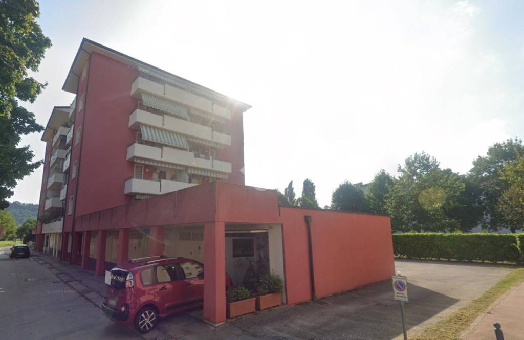 Garage in vendita a Vicenza via l. Malvezzi