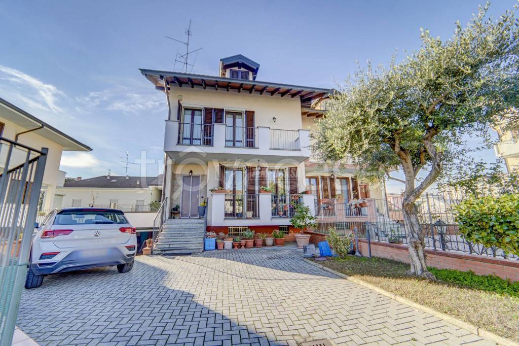 Villa in vendita a Romentino via Francesco Baracca