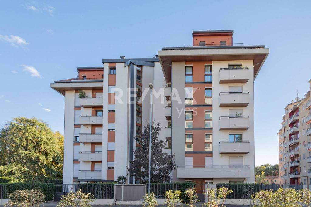 Appartamento in vendita a Monza via Carlo Meda, 13