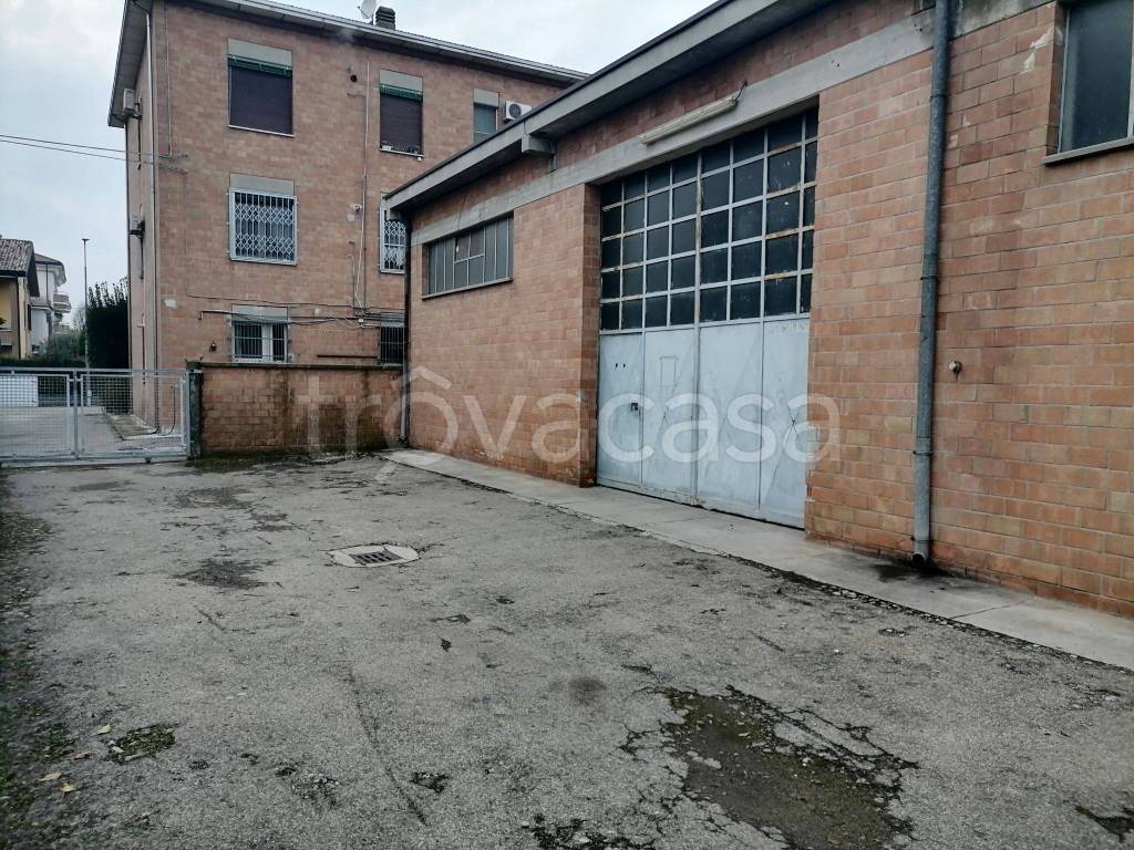Capannone Industriale in in affitto da privato a Guastalla via Papa Giovanni xxiii, 17