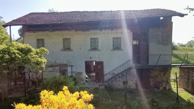 Casa Indipendente in vendita a Madonna del Sasso via Giuseppe Frua