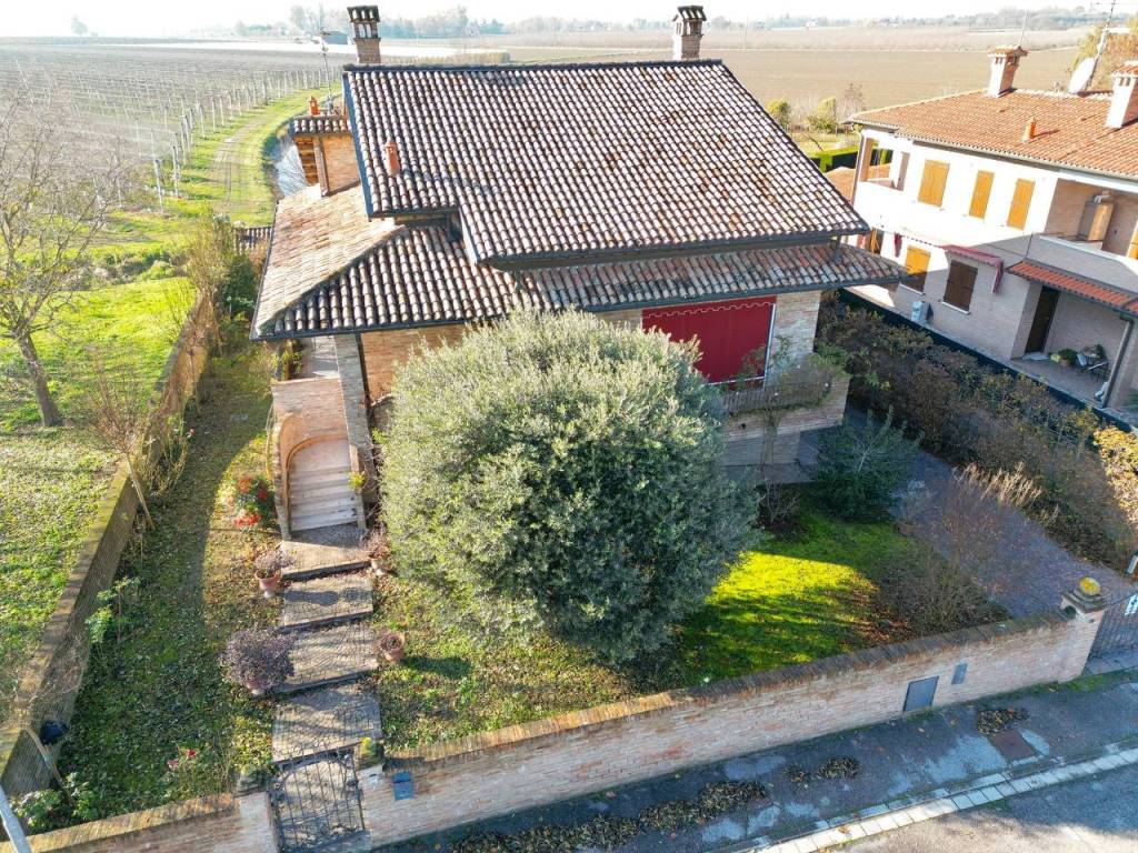 Villa in vendita a Ferrara via Vittorio De Sica, 24