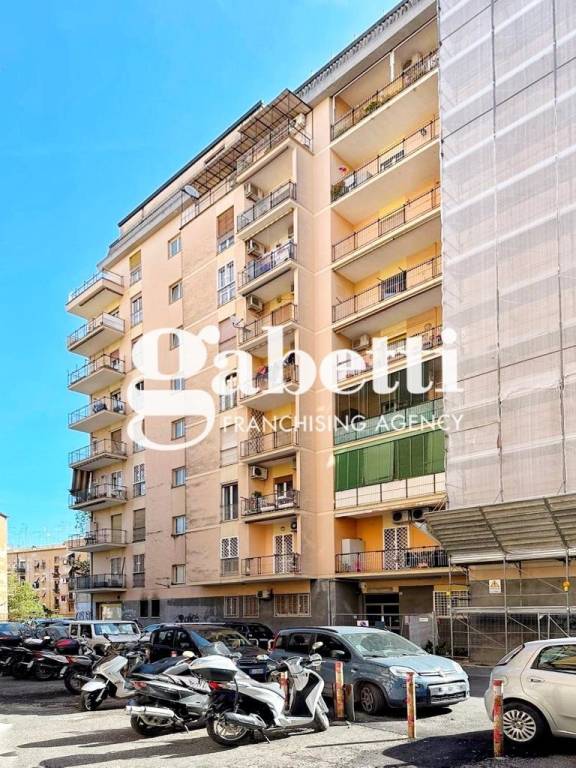 Appartamento in vendita a Roma via Latisana