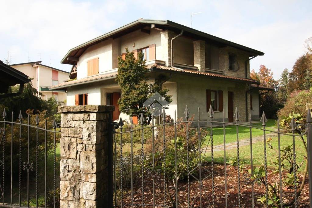 Villa in vendita a Malnate via monte santo, 13