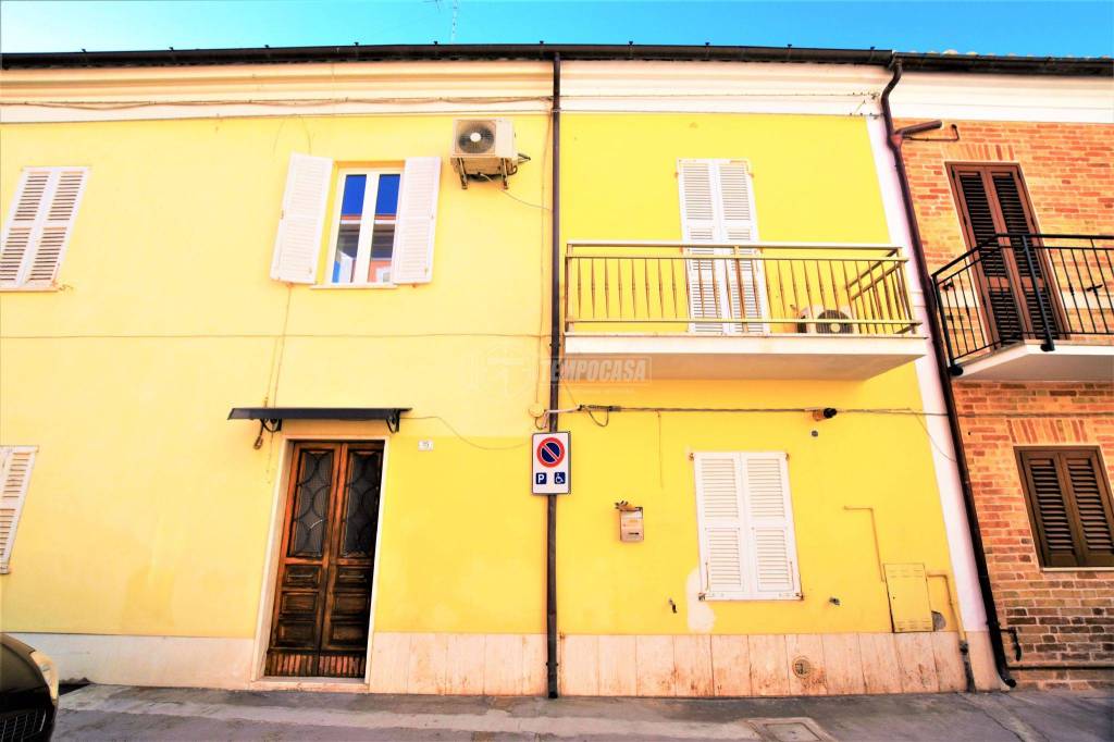 Casa Indipendente in vendita a Porto San Giorgio via Colombo 15
