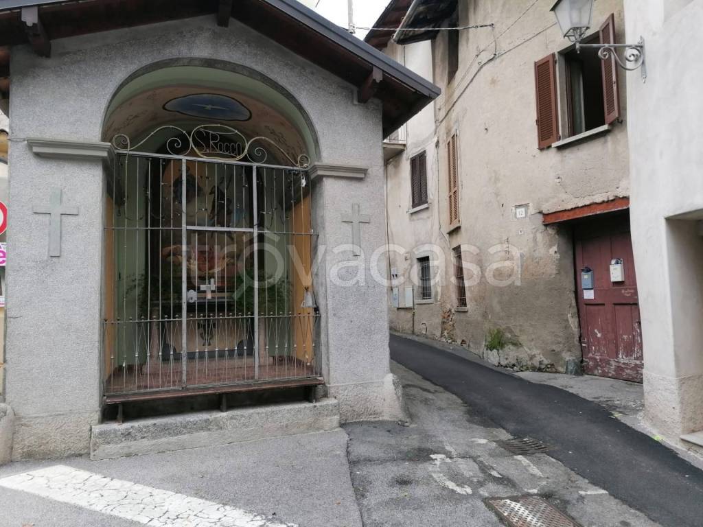 Appartamento in vendita a Canzo via Sombico, 12