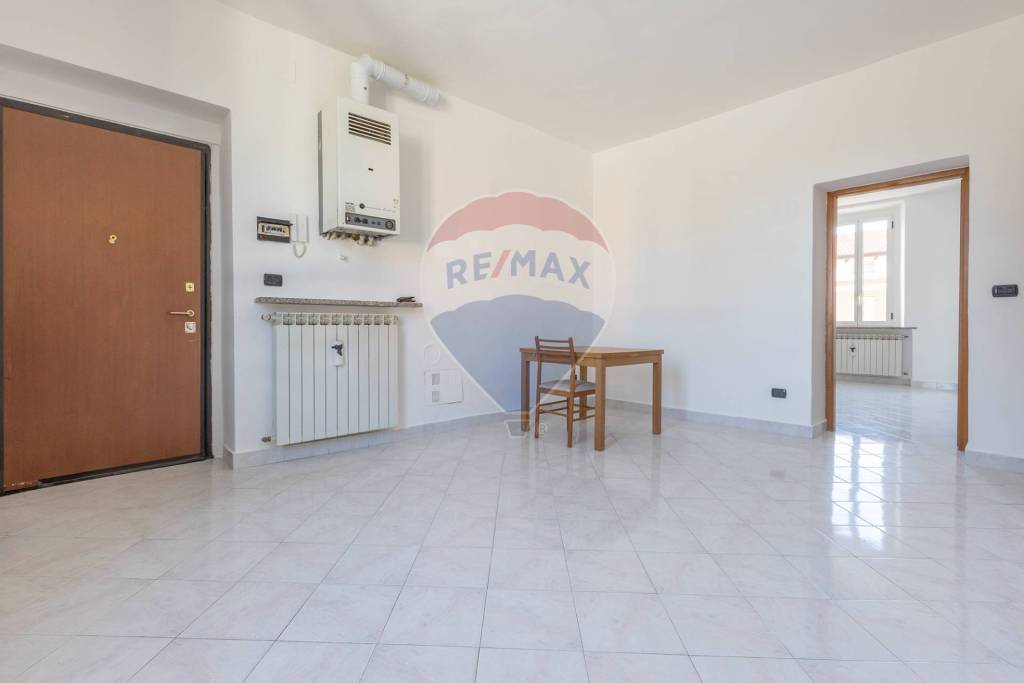 Appartamento in vendita a Varano Borghi viale Vittorio Veneto, 64