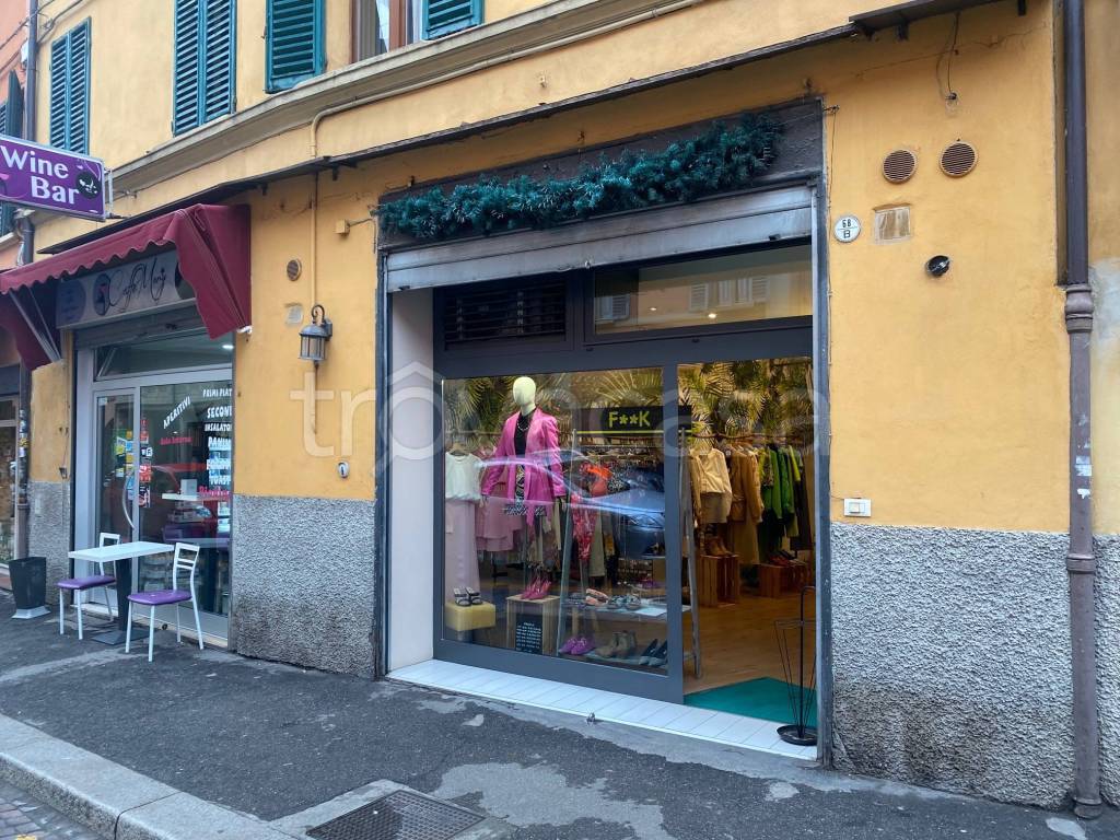Negozio in vendita a Bologna via Castiglione, 68B