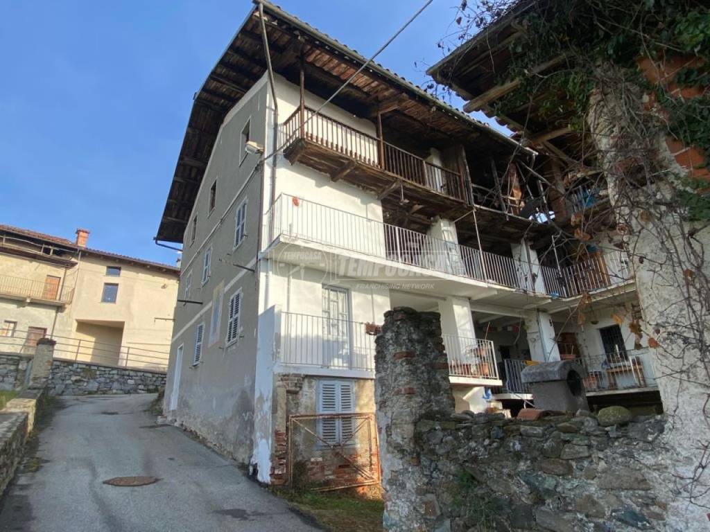 Appartamento in vendita a Val di Chy via Chiartano 1