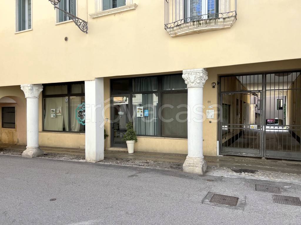 Negozio in vendita a Vicenza contra' Porta Santa Lucia, 81