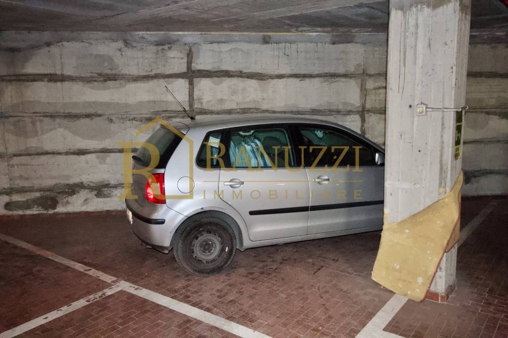 Posto Auto in affitto a Bologna via Santo Stefano, 110