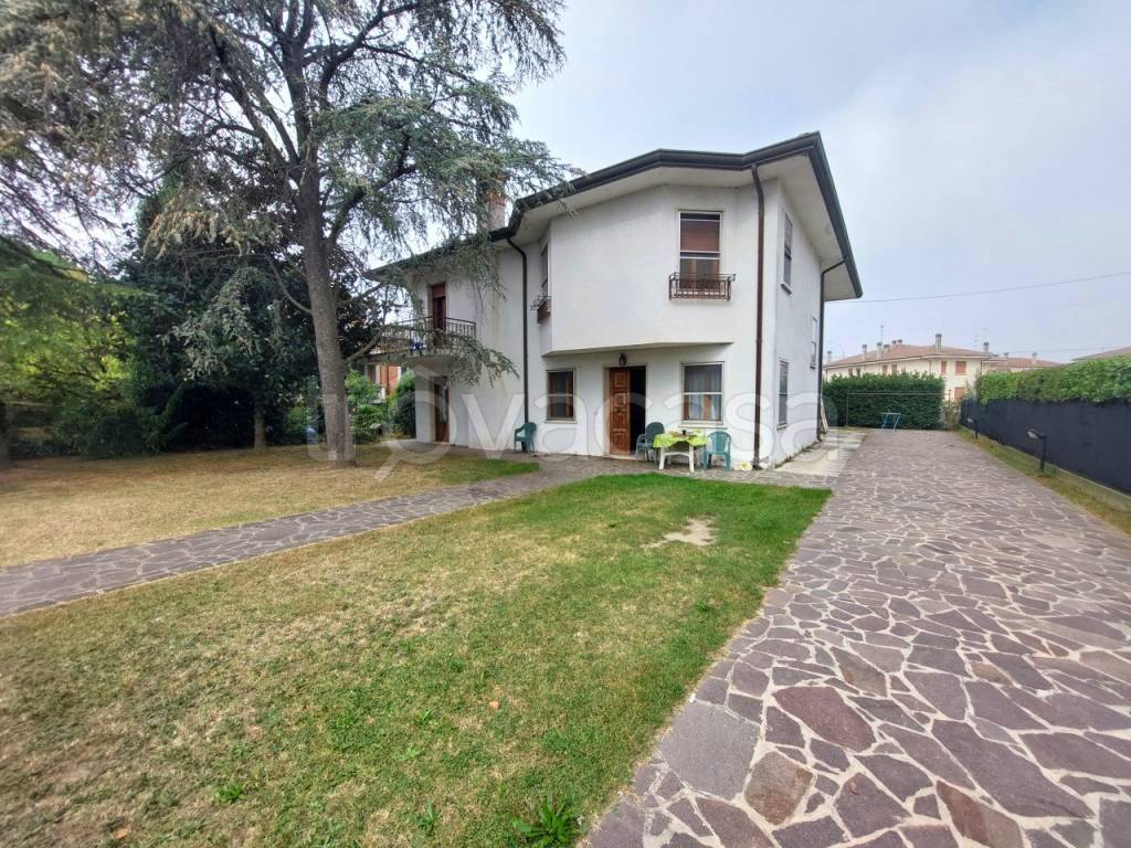 Villa in vendita ad Adria adria, Via Leonardo Da Vinci