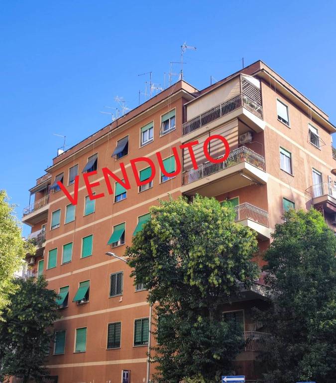 Appartamento in vendita a Roma via Erasmo Gattamelata