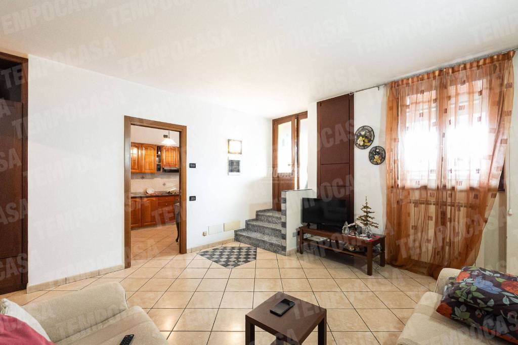 Appartamento in vendita a Giussano via Gozzano 7
