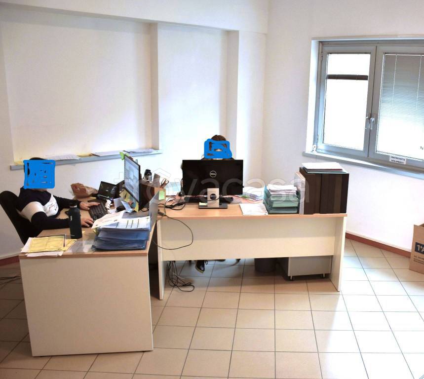 Ufficio in in affitto da privato a Ferrara via Renato Hirsch, 14