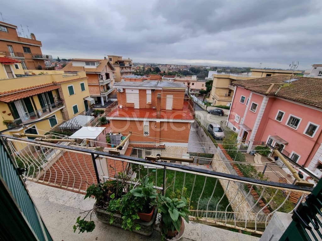 Appartamento in vendita a Roma via Enrico Bondi, 150