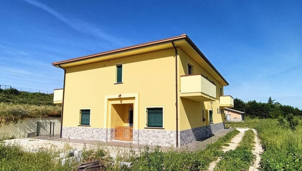 Villa in vendita a Larino contrada Fonte Focolare, 7