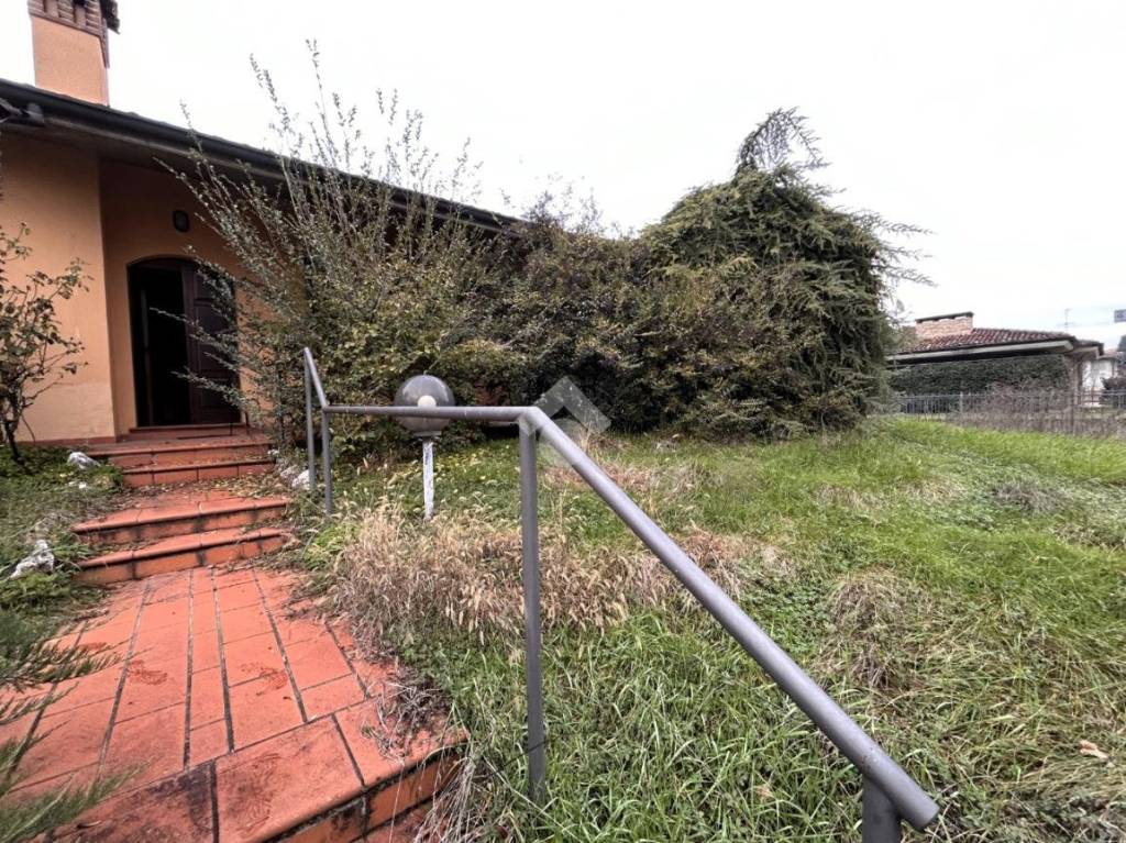 Villa Bifamiliare in vendita a Fontanella via Gioacchino Rossini, 53