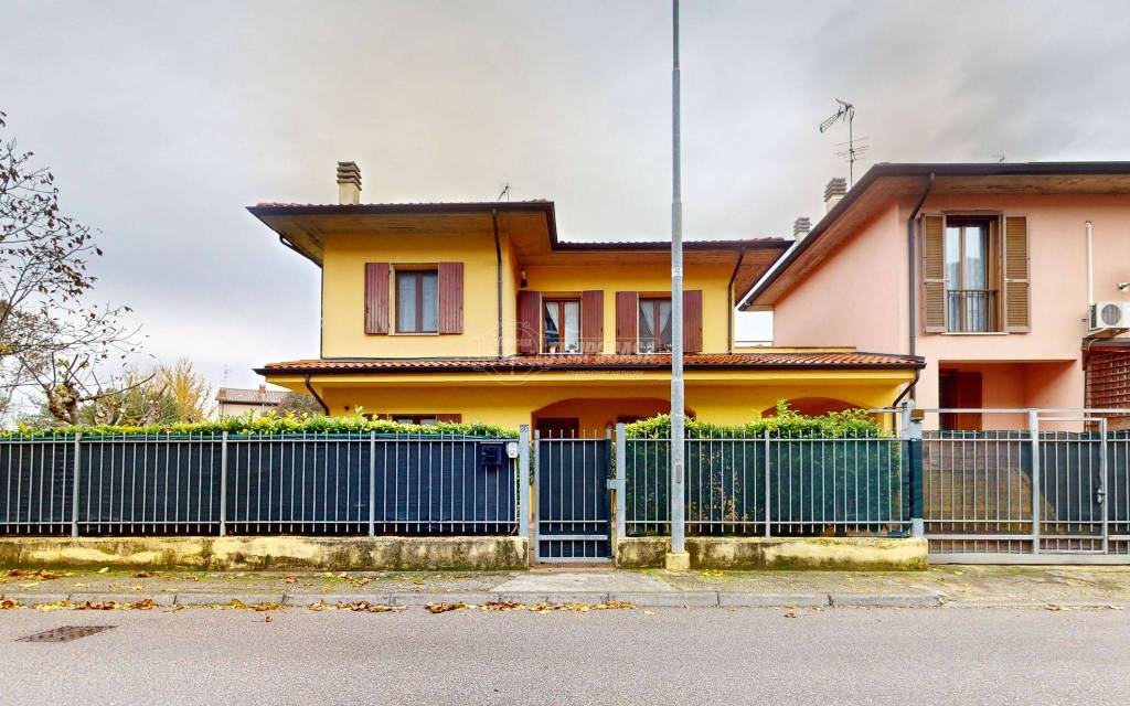 Casa Indipendente in vendita a Mantova via Bolzano 20