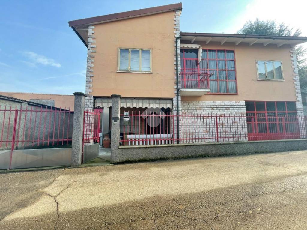 Casa Indipendente in vendita a Corte de' Cortesi con Cignone via Giovanni Villa, 34