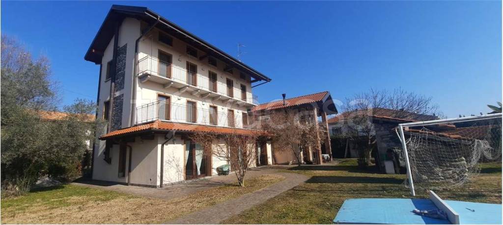 Villa in vendita a Borgomanero