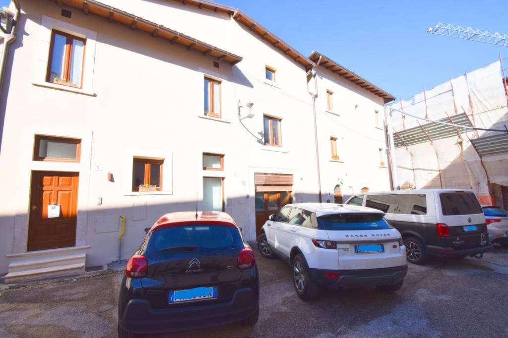 Appartamento in vendita a L'Aquila via Goriano Valle, 3