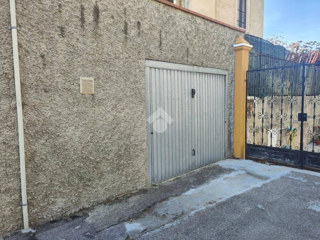 Garage in vendita a Cagliari via Calabria