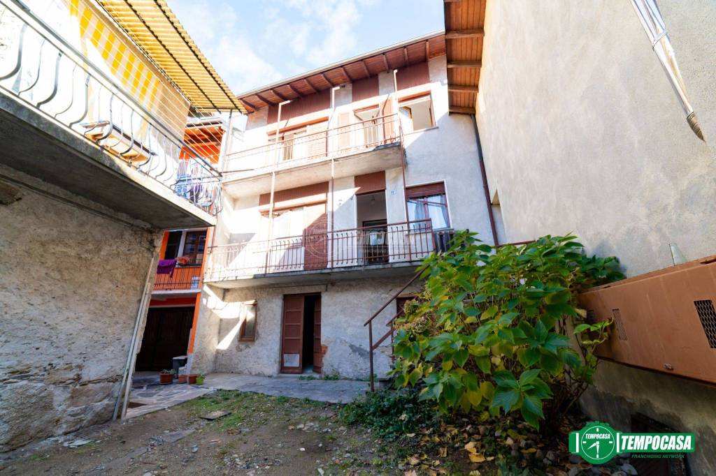 Casa Indipendente in vendita a Stresa via Cavaliere Giovanni Rossi, Levo 2/assunta