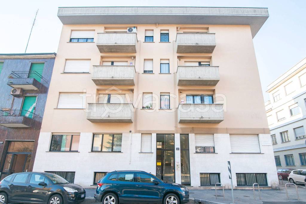 Appartamento in vendita a Milano via Alfredo Soffredini, 41