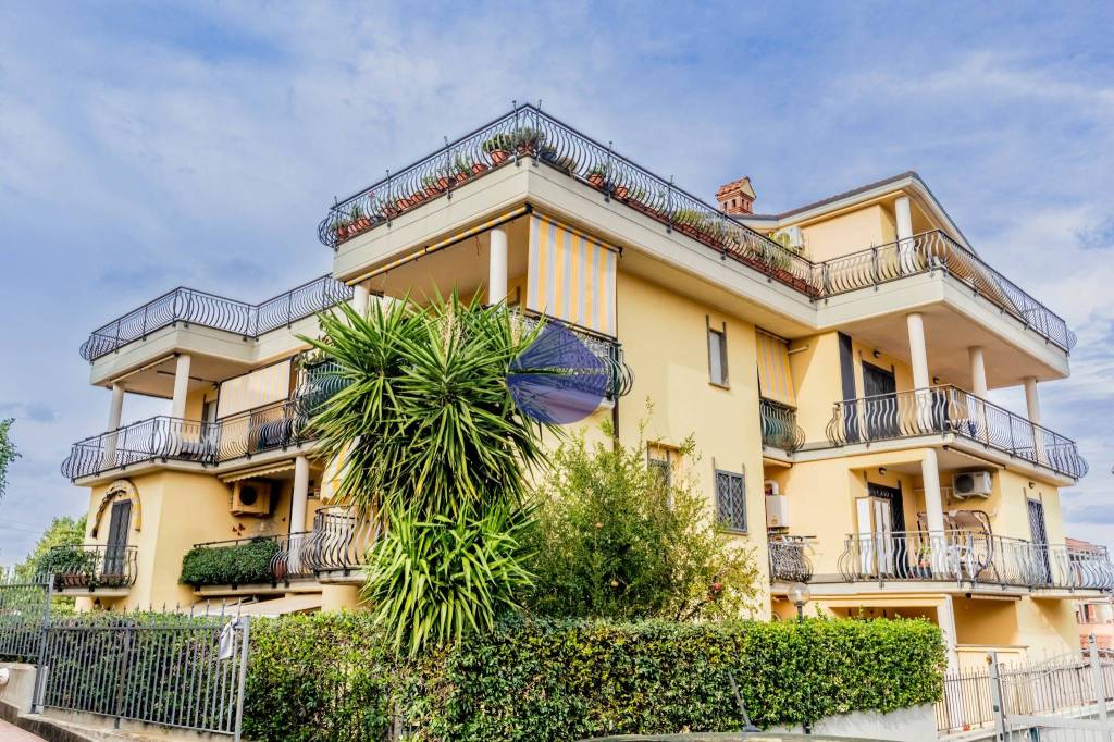 Appartamento in vendita a Roma via Campo Bruno