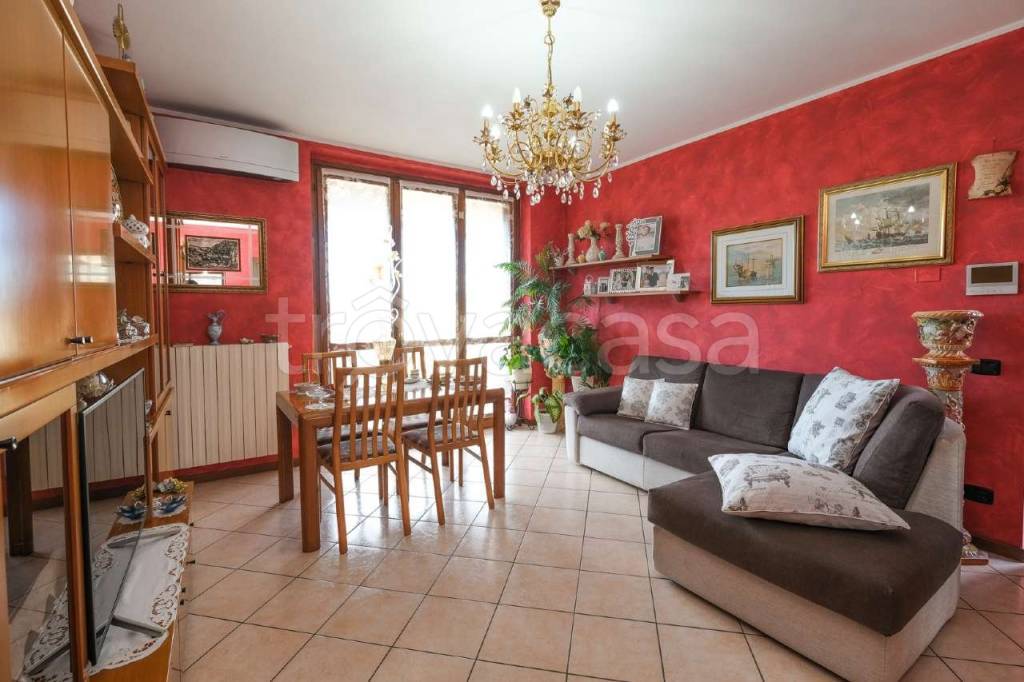 Appartamento in vendita a Caprino Bergamasco via Biffi 1